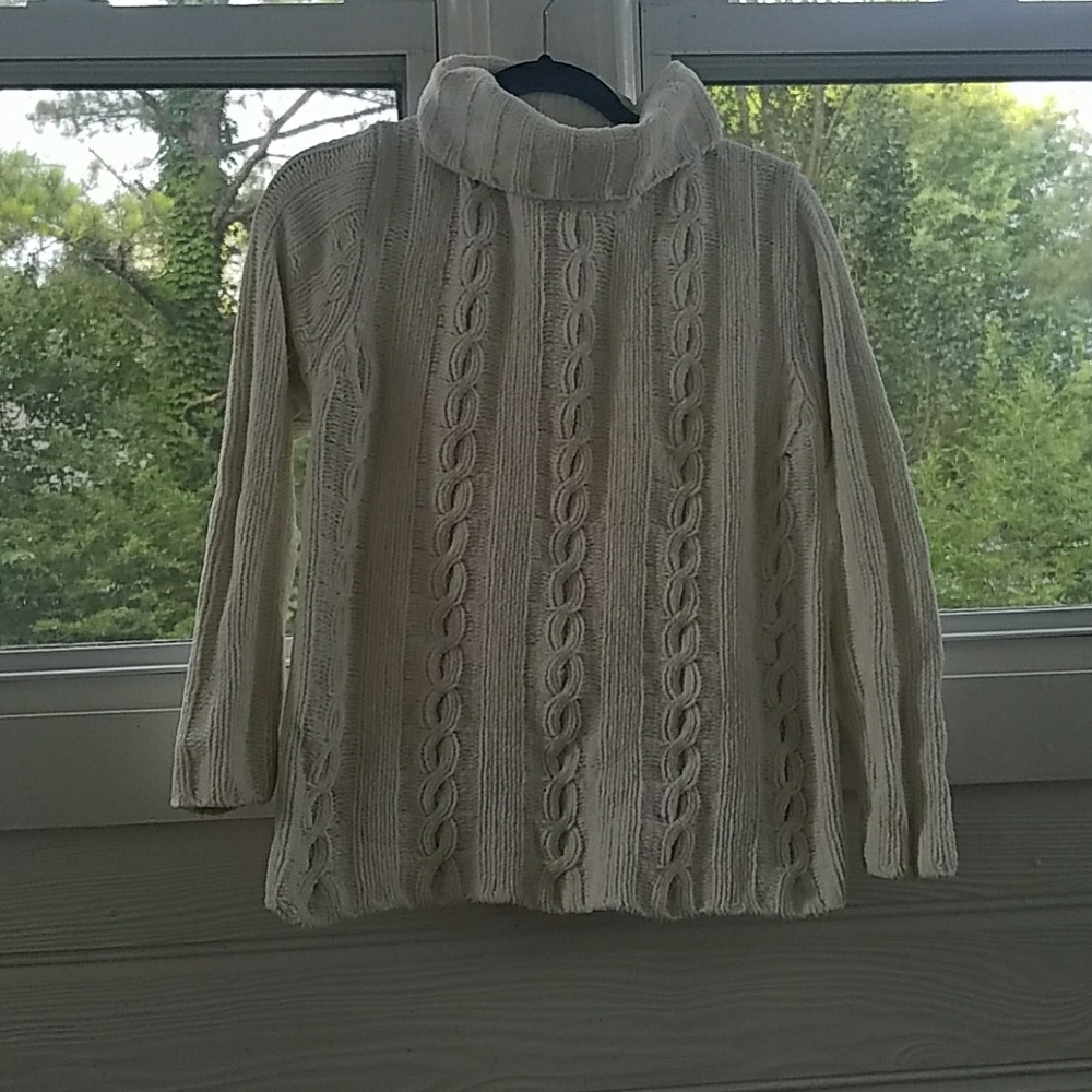 Cableknit white turtleneck sweater